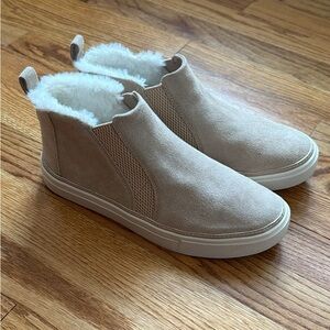 Women’s Toms Suede Slip-On Shoes with Sherpa lining, size 8